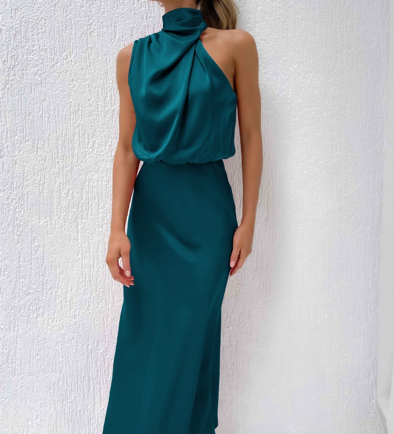 Emanuela – Elegantní Dlouhá Šaty s Klasickým Střihem