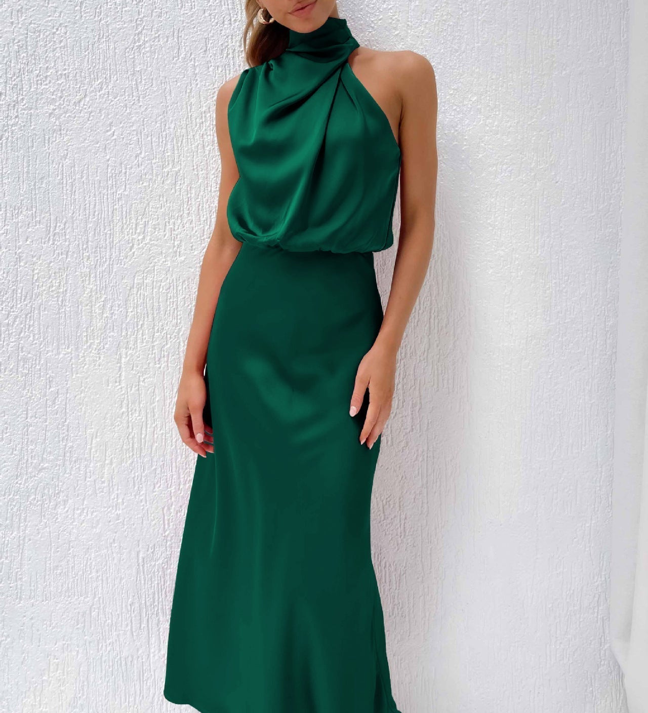 Emanuela – Elegantní Dlouhá Šaty s Klasickým Střihem