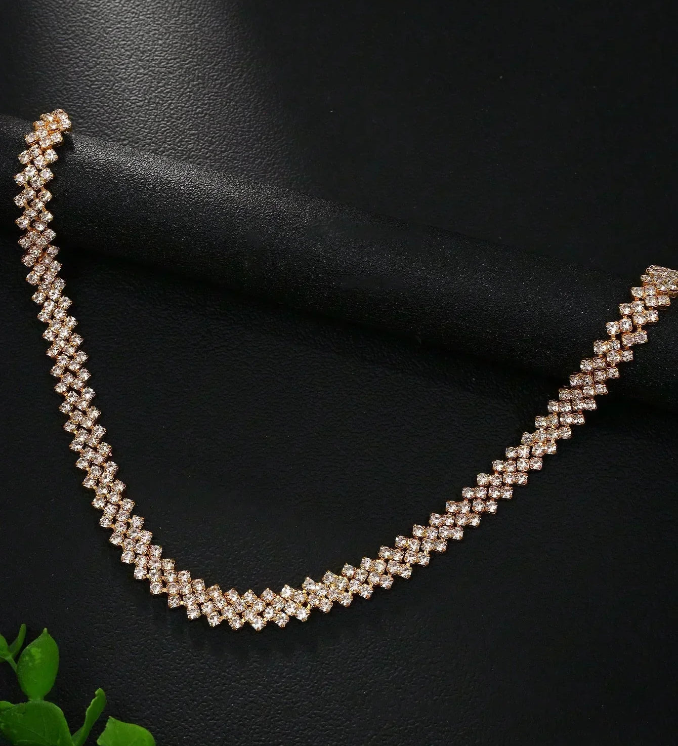 Elegantní náhrdelník s kamínky