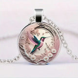 Lunéa™ | Náhrdelník s přívěskem kolibříka pod skleněnou kupolí